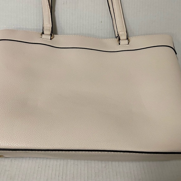 Jones of New York cream large handbag really good shape $60 - Picture 7 of 8